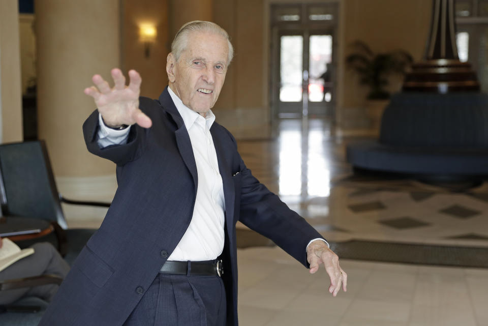 Fred Wilpon, principal owner of the New York Mets, waves as he heads to a meeting during MLB baseball owners meetings, Wednesday, Feb. 5, 2020, in Orlando, Fla. (AP Photo/John Raoux)