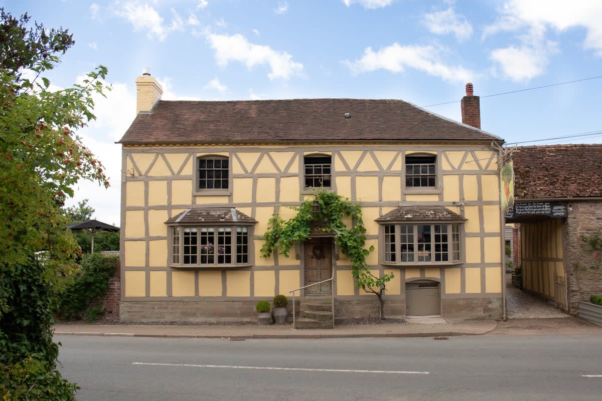 This cosy cottage-style inn will make your Herefordshire dreams come true (The Green Man)