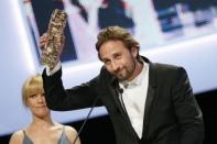 Photo Par Patrick Kovarik - "Amour" de Michael Haneke est le grand gagnant de la 38e cérémonie des César, raflant cinq prix dont les plus prestigieux: meilleur film, meilleur réalisateur, meilleur acteur, meilleure actrice et meilleur scénario. Déjà couronné à Cannes, il va désormais concourir dans cinq catégories aux Oscars dimanche soir