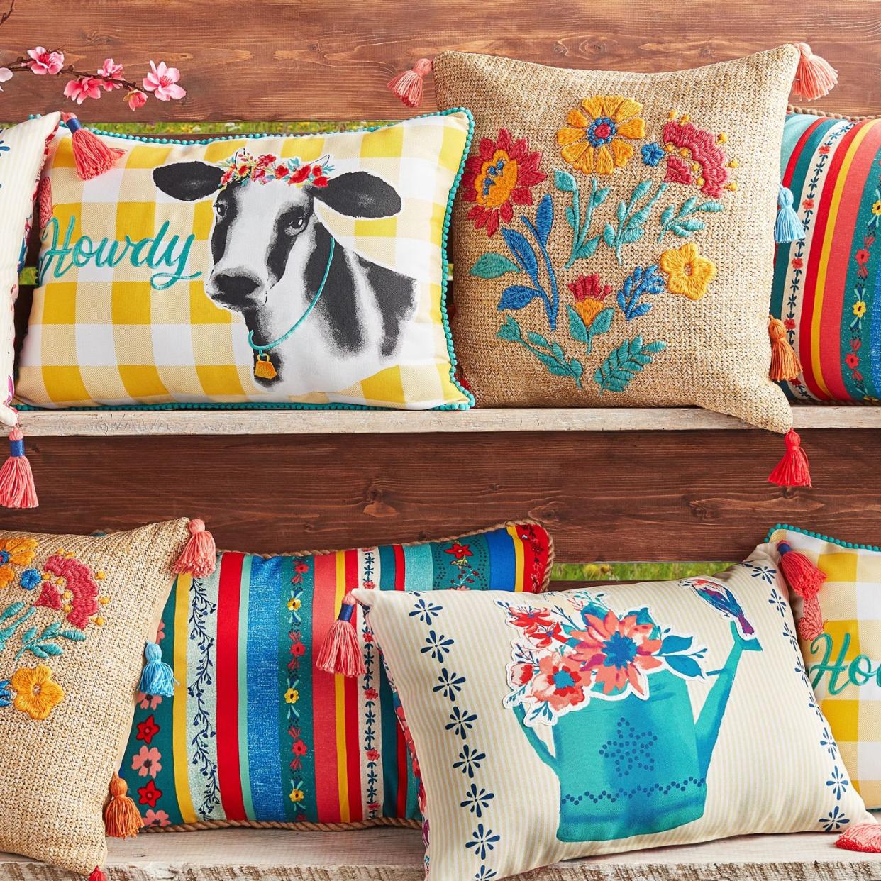 patio decor ideas pillows