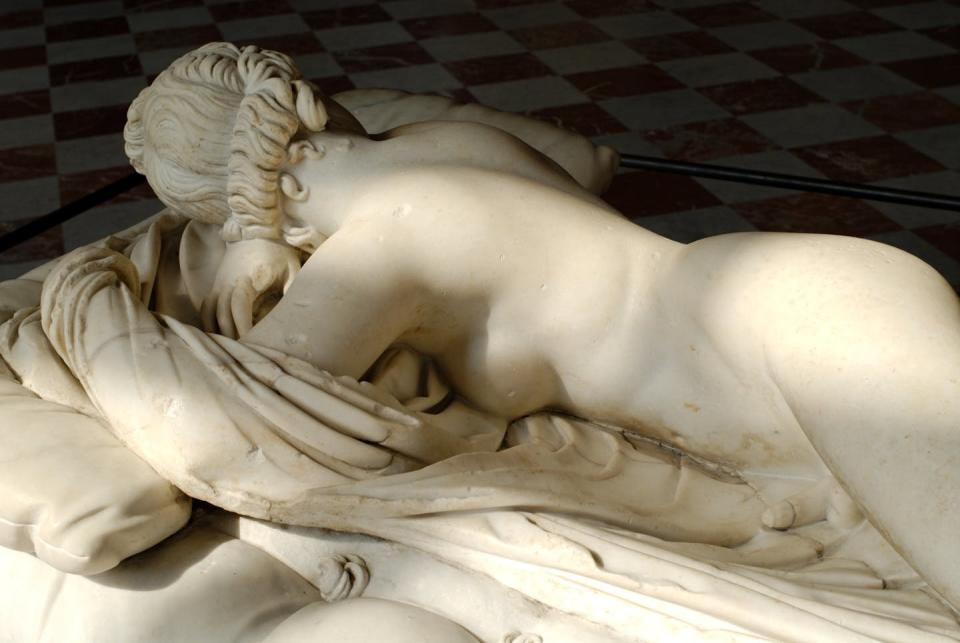 Statue d’Hermaphrodite. Musée du Louvre, Paris. <a href="https://fr.wikipedia.org/wiki/Hermaphrodite#/media/Fichier:Borghese_Hermaphroditus_Louvre_Ma231_n4.jpg" rel="nofollow noopener" target="_blank" data-ylk="slk:Wikimedia;elm:context_link;itc:0;sec:content-canvas" class="link ">Wikimedia</a>