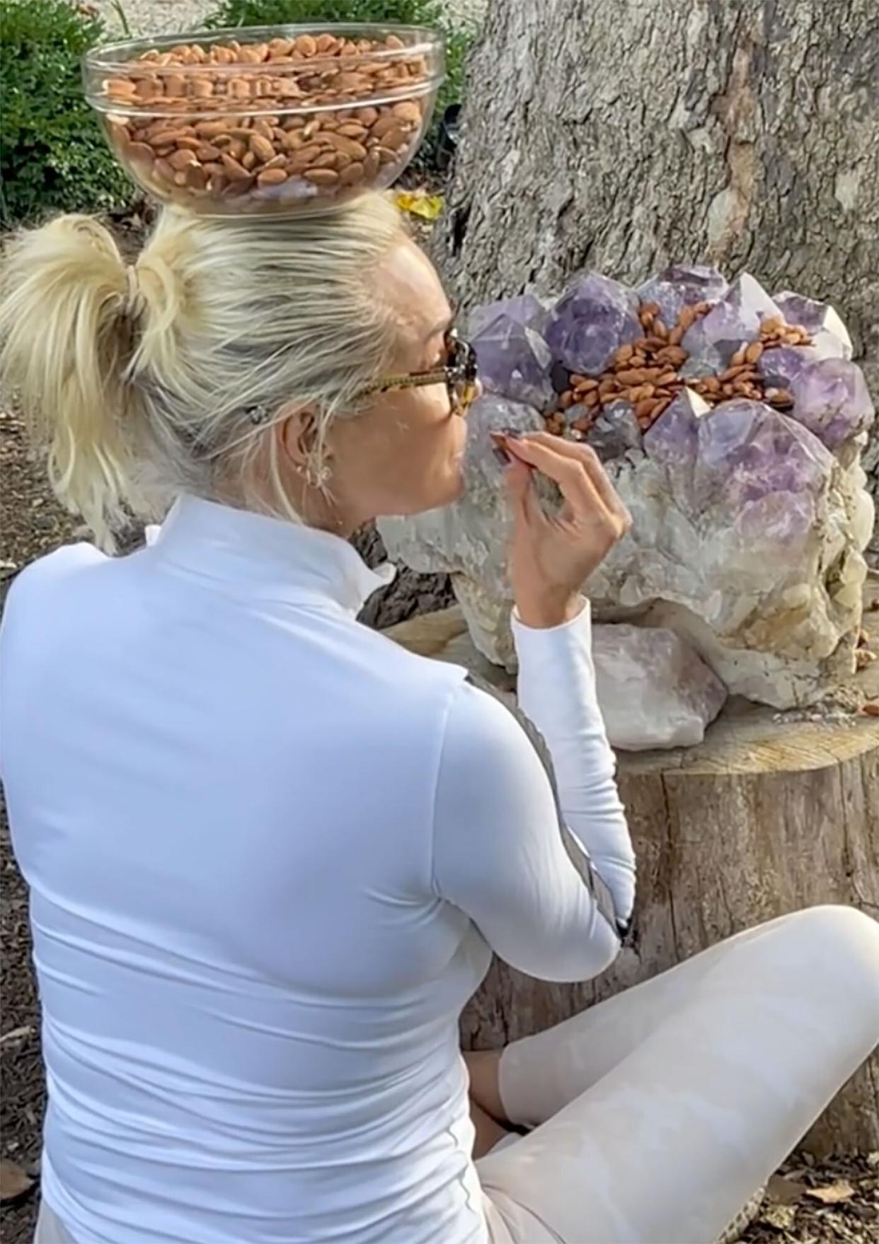 https://www.tiktok.com/@yolandahadid/video/7148909420565630251?is_from_webapp=v1&item_id=7148909420565630251. Yolanda Hadid Almonds TikTok