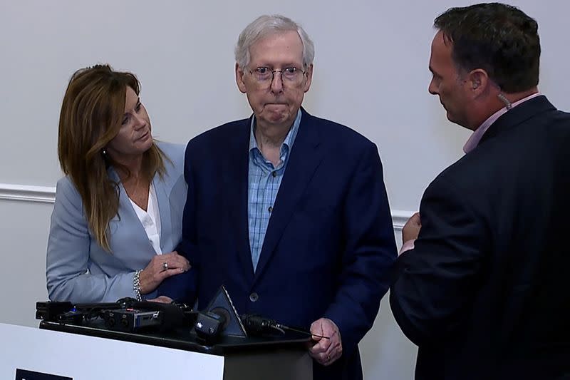 Top U.S. Senate Republican Mitch McConnell appears to freeze up in Covington