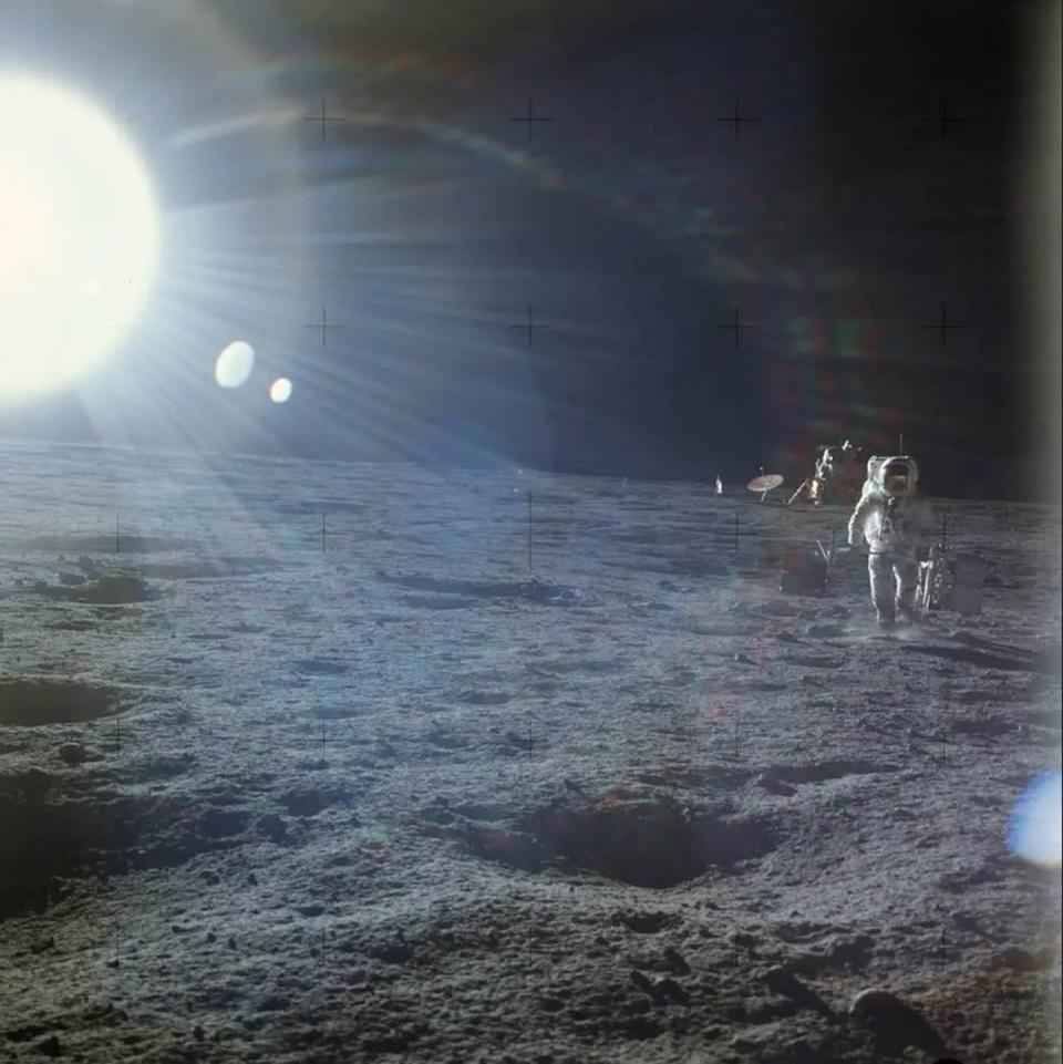 El Sol desde la superficie lunar. Imagen tomada por la misión Apolo 12 en noviembre de 1969. <a href="https://www.nasa.gov/history/50-years-ago-apollo-12-on-the-moon-whoopee/" rel="nofollow noopener" target="_blank" data-ylk="slk:NASA;elm:context_link;itc:0;sec:content-canvas" class="link ">NASA</a>, <a href="http://creativecommons.org/licenses/by/4.0/" rel="nofollow noopener" target="_blank" data-ylk="slk:CC BY;elm:context_link;itc:0;sec:content-canvas" class="link ">CC BY</a>