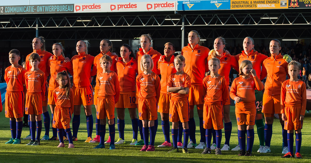  Netherlands Women's World Cup 2023 squad: (L-R) Jill Roord of The Netherlands, Jacky Groenen of the Netherlands, Kika van Es of the Netherlands, Lieke Martens of The Netherlands, Danielle van de Donk of the Netherlands, Vivianne Miedema of the Netherlands, Shanice van de Sanden of the Netherlands, Anouk Dekker of the Netherlands, Desiree van Lunteren of the Netherlands, goalkeeper Loes Geurts of The Netherlands, Mandy van den Berg of The Netherlandsduring the friendly match between the women of The Netherlands and Austria at at The Adelaarshorst on on June 13, 2017 in Deventer, The Netherlands 