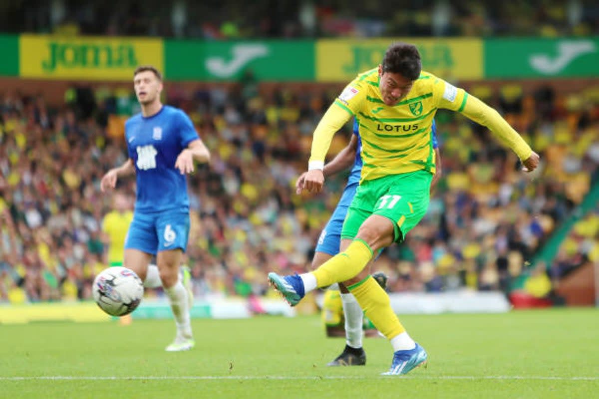 Hwang of Norwich City shoots but misses during the Sky Bet Championship match between Norwich City and Birmingham City at Carrow Road (Getty Images)