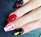 <p>Más claros o más abstractos, todos los diseños que podrás encontrar tienen que ver con la personalidad del siniestro payaso y sus víctimas. Foto: Instagram/glitternailbar </p>