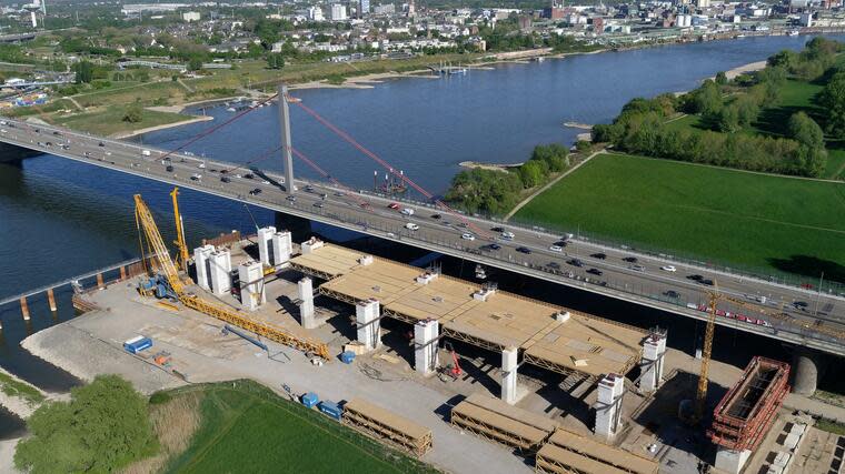 Die Baustelle des Neubaus der Leverkusener Brücke der A1 über den Rhein. Foto: dpa