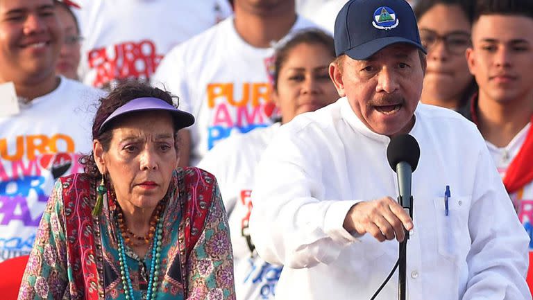 Daniel Ortega junto a Rosario Murillo en una imagen de archivo. MARVIN RECINOS AFP