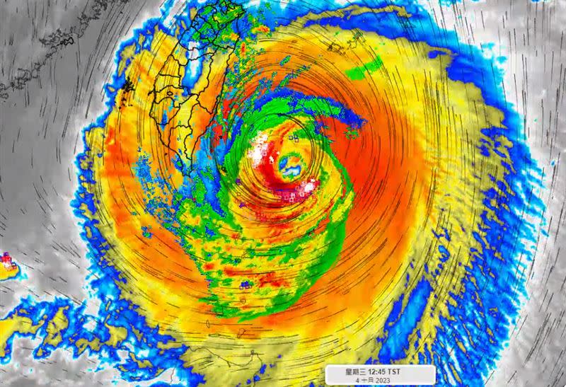 小犬颱風預計在明日上午登陸。（圖／翻攝自「氣象達人彭啟明」臉書）