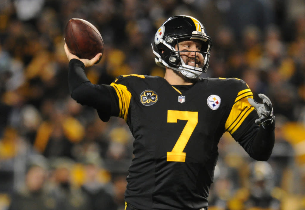 Nov 16, 2017; Pittsburgh, PA, USA; Pittsburgh Steelers quarterback Ben Roethlisberger (7) throws a first quarter pass against the Tennessee Titans at Heinz Field. Mandatory Credit: Philip G. Pavely-USA TODAY Sports