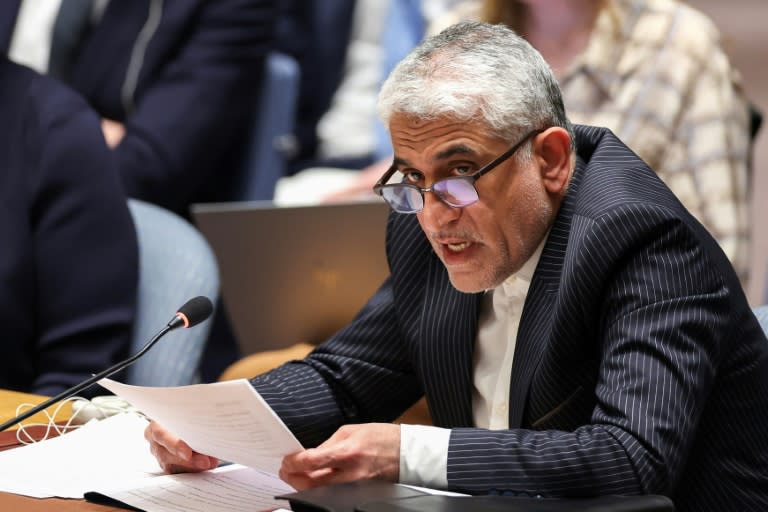 El embajador de Irán ante la ONU, Amir Saeid Iravani, habla ante el Consejo de Seguridad de la ONU en Nueva York, el 14 de abril de 2024 (Charly TRIBALLEAU)