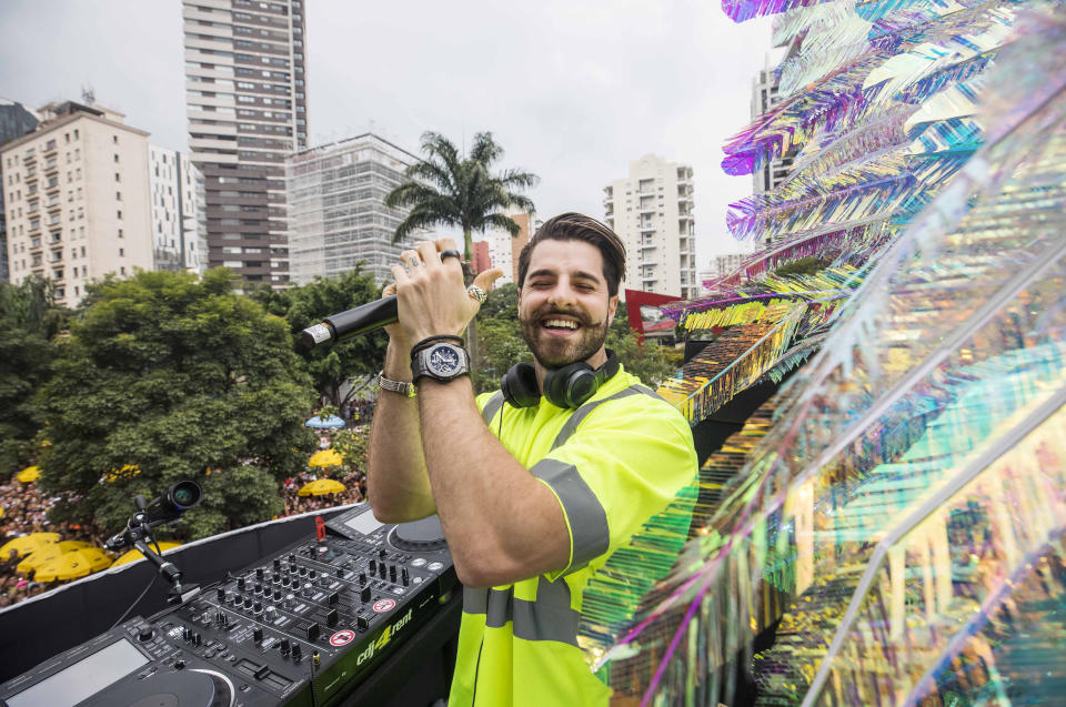 ***ARQUIVO*** SÃO PAULO, SP, 16.02.2020 - O DJ Alok, pela primeira vez em São Paulo com seu trio, dá show de música eletrônica para milhares de pessoas na avenida Faria Lima. (Foto: Eduardo Knapp/Folhapress)
