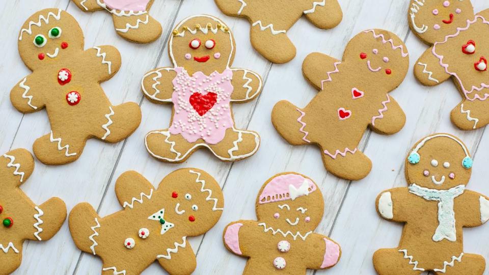 Christmas desserts in an air fryer: gingerbread men