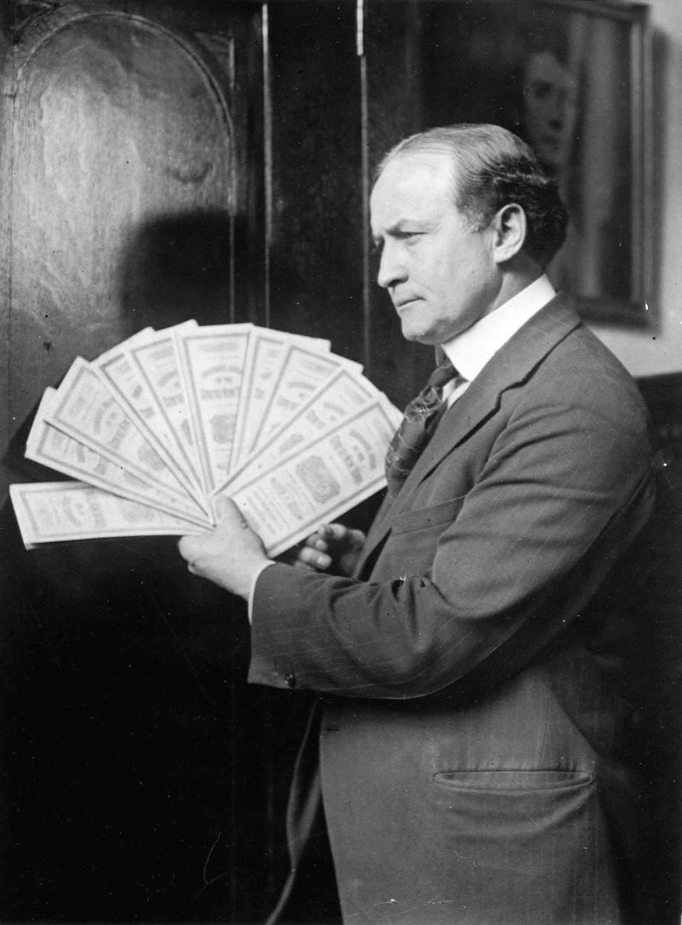 harry houdini holding 10000 dollar bonds