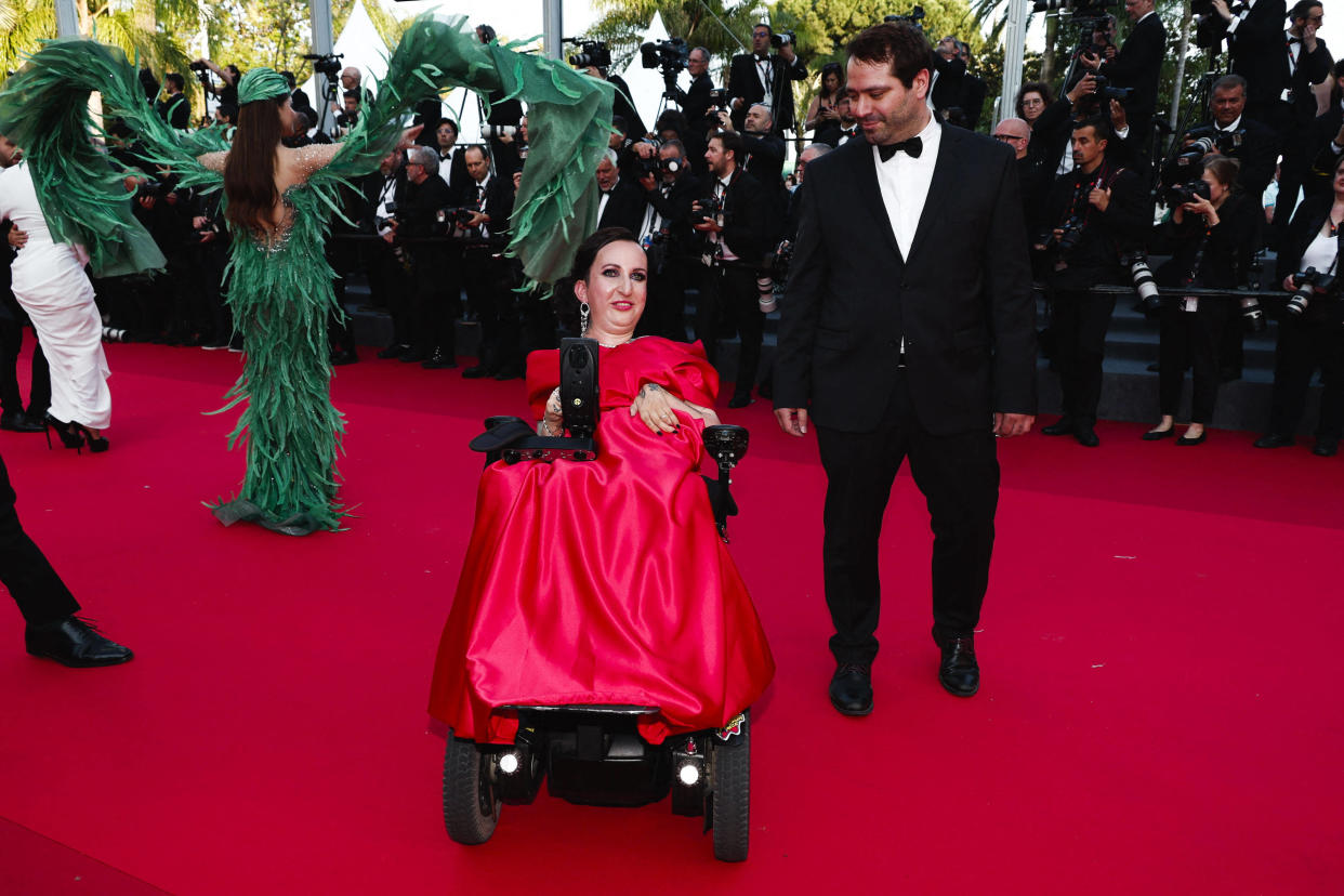 La styliste Lucie Carrasco sur le tapis rouge du Festival de Cannes le 22 mai.