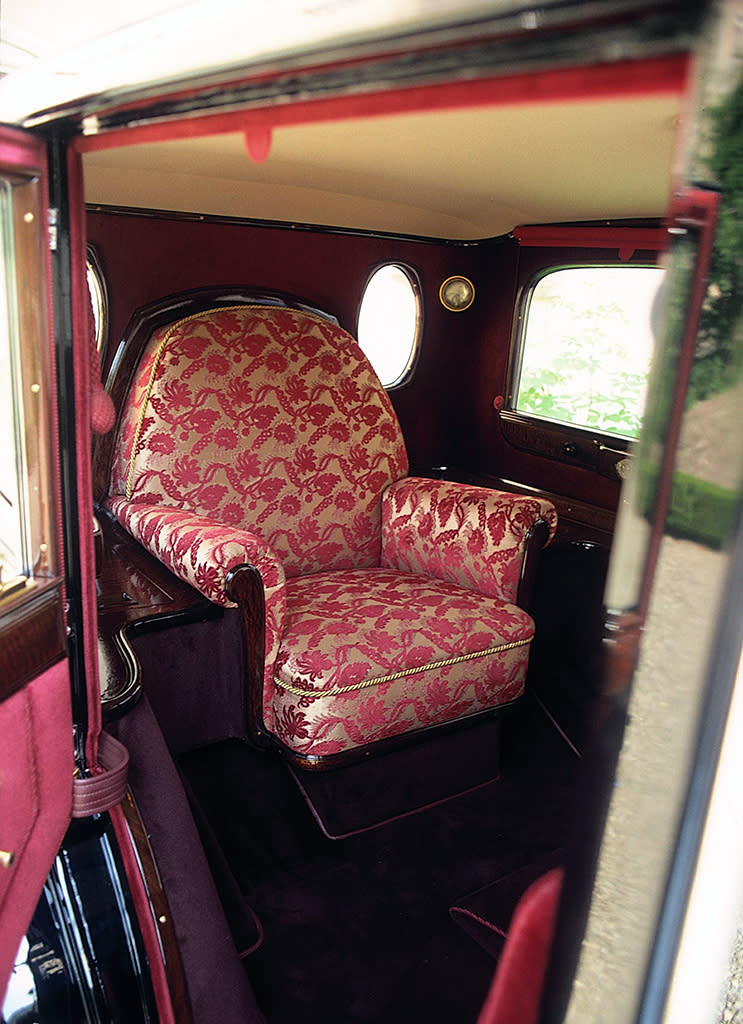 Unique seat: In 1930, a single throne-chair in the rear of the Pullman limousine was created for the Holy Father.
