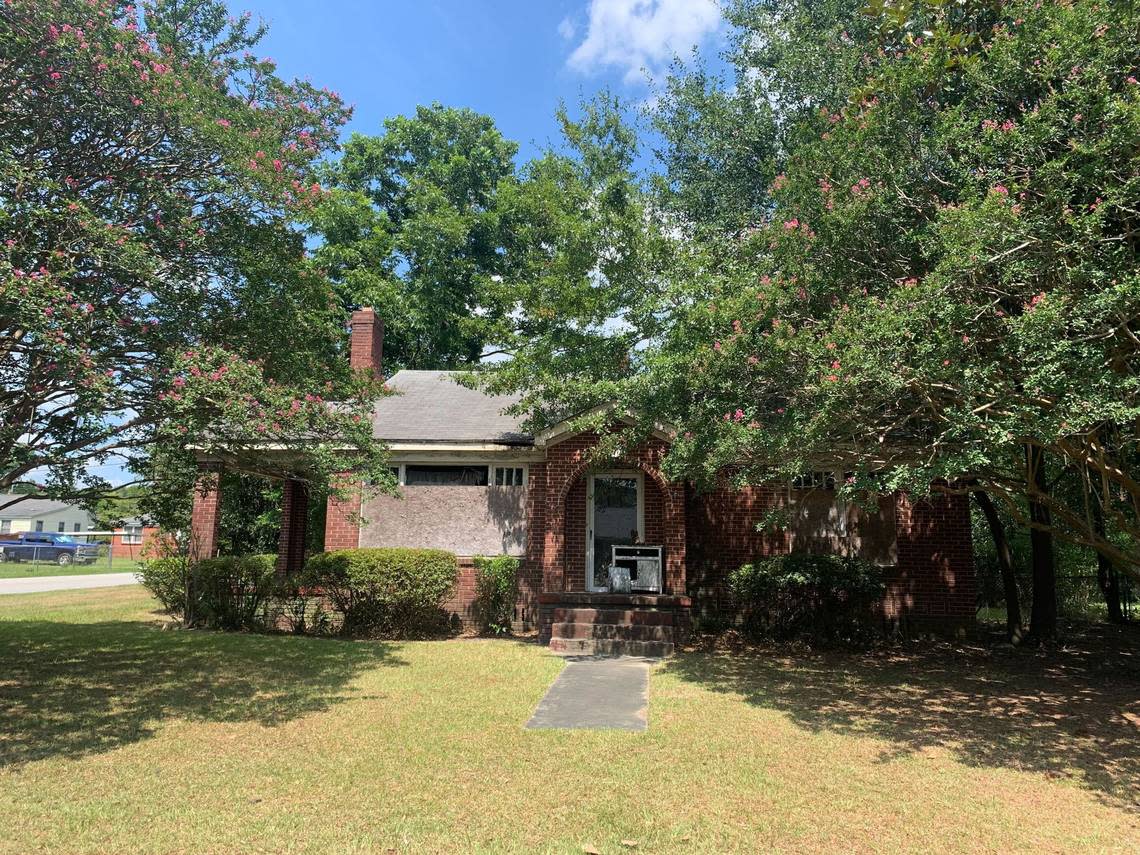 A vacant house at 1418 Prentiss St. in Cayce has been empty for years. A neighbor wants the city to address pest problems she believes come from the home, but Cayce officials say the vacant home is up to code.