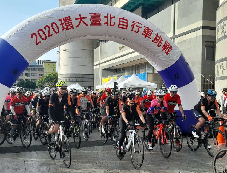 2020環大臺北自行車挑戰出發。中華民國自行車騎士協會／提供。