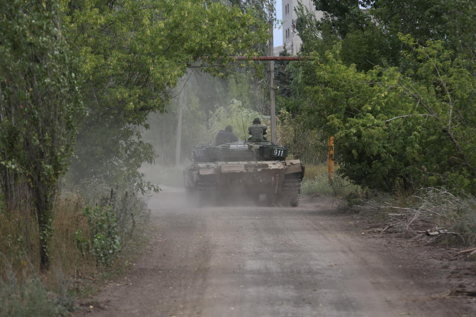 DPR servicemen are seen in a tank to target enemy positions located near the city of Krasnohorivka, at Novoselovka-2 village of Yasinovatsky district, Donetsk Oblast of Ukraine on 13, 2022. (Leon Klein/Anadolu Agency via Getty Images)