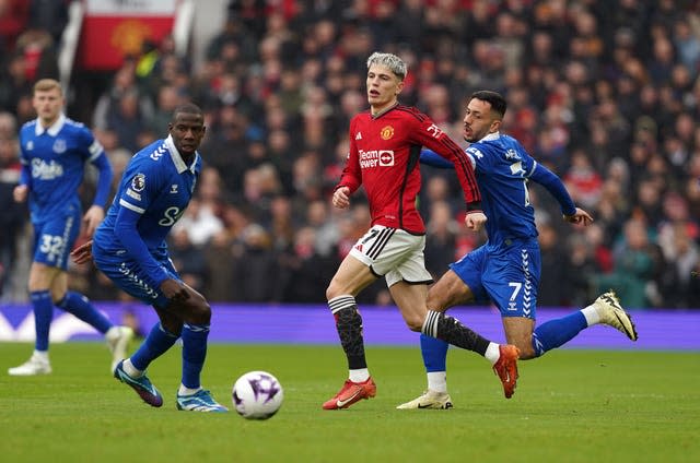 Manchester United’s Alejandro Garnacho caused Everton numerous problems