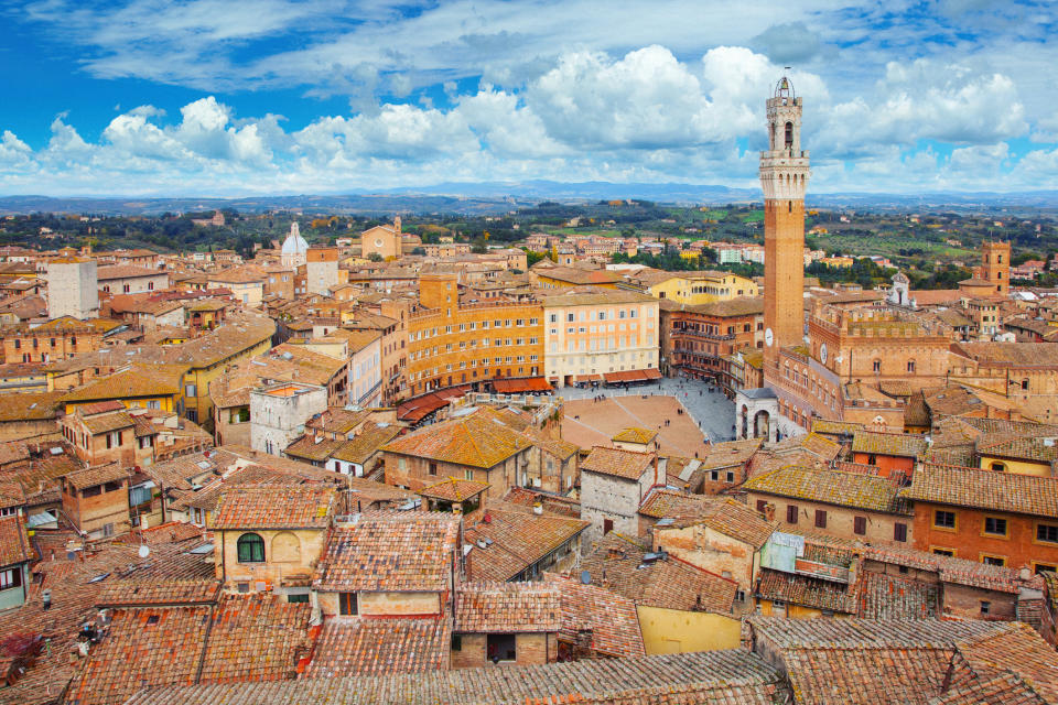 Siena's Piazza del Campo with the Palazzo Pubblico and the Torre del Mangia in Tuscany, Italy. <i>(Photo: Getty)</i>
