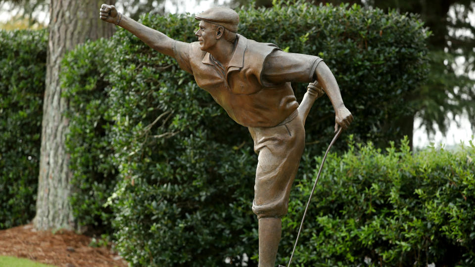 The statue of Payne Stewart at Pinehurst No.2