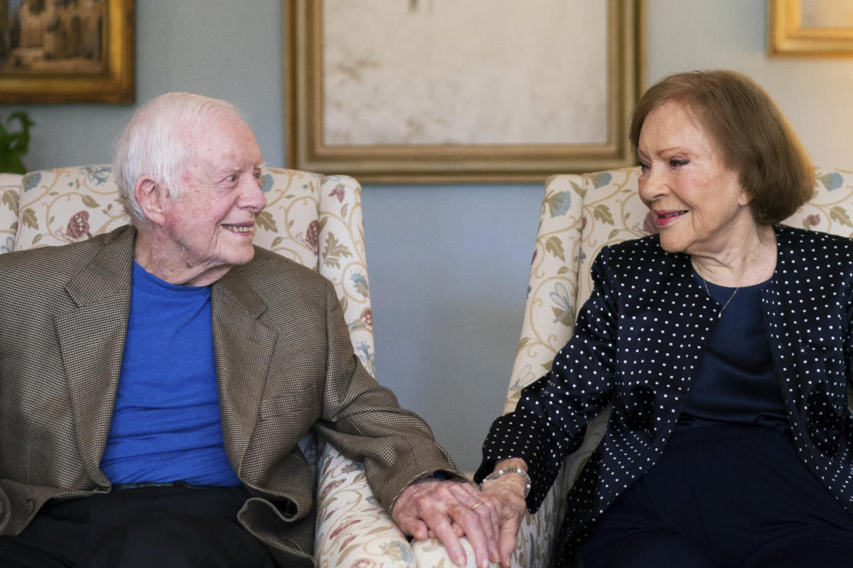El expresidente Jimmy Carter y su esposa, Rosalynn Carter, en su casa en Plains, Georgia, el 25 de junio de 2021. (Erin Schaff/The New York Times)