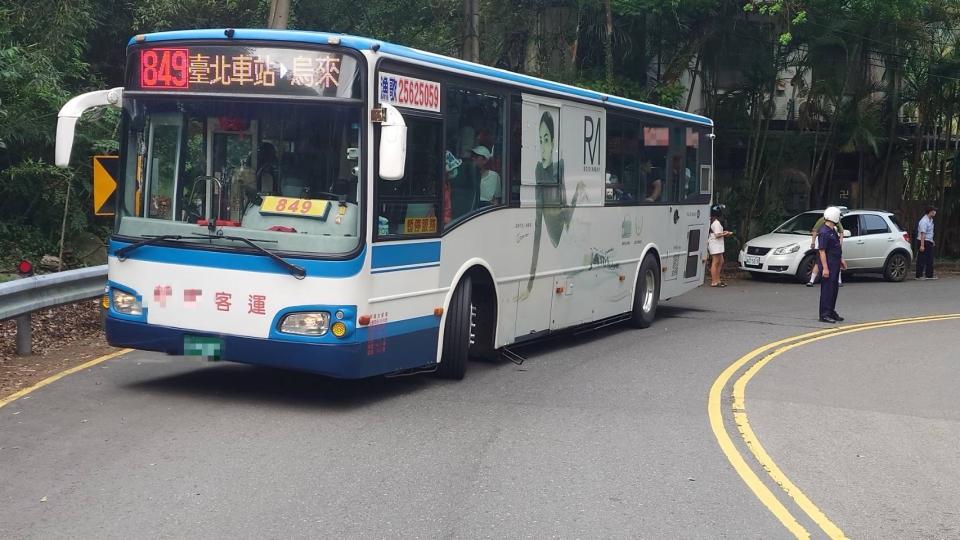 肇事的公車。（圖／翻攝畫面）