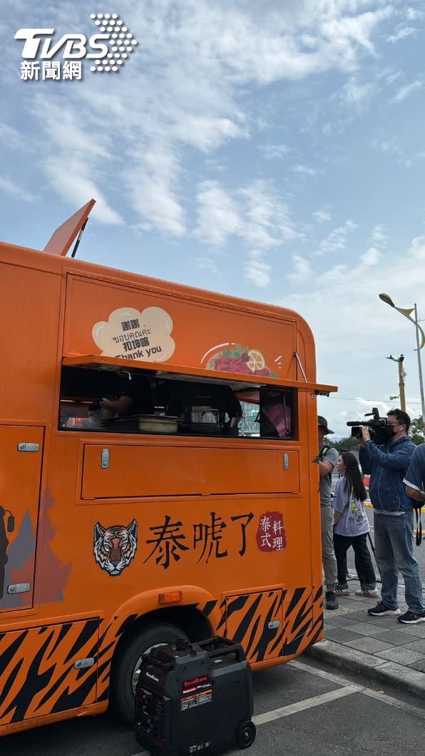 有民眾開11小時的車程到花蓮免費供餐。（圖／江柏均攝）