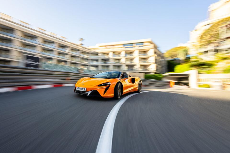 2025 mclaren artura spider