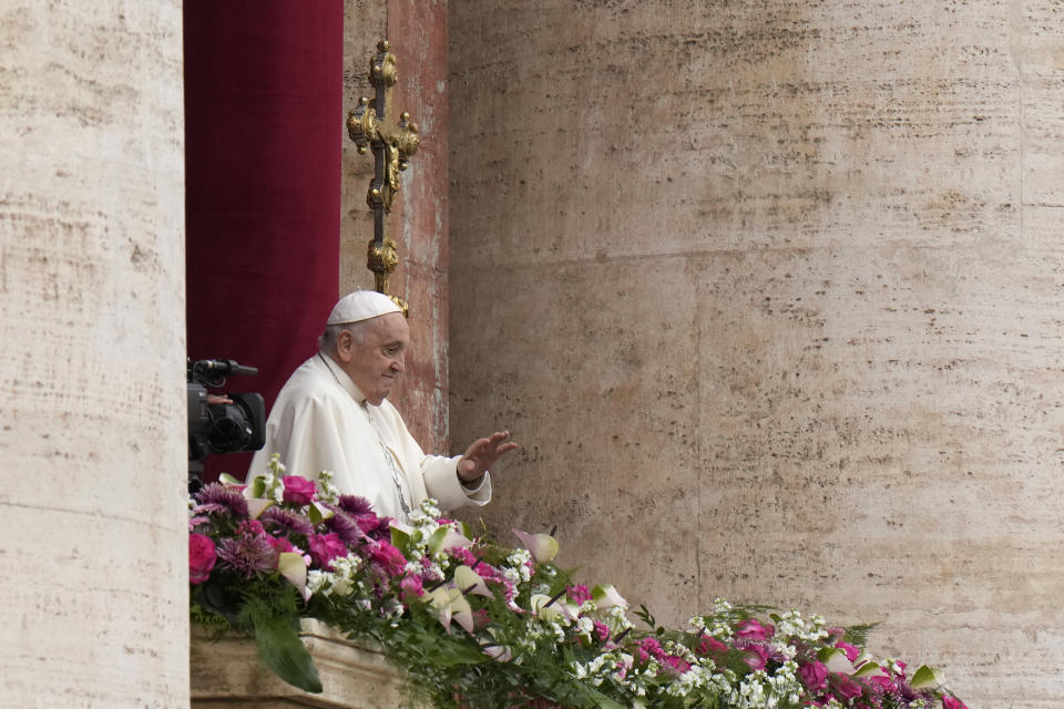 Pope Francis waves faithful from the central balcony of the St. Peter's Basilica prior to the the 'Urbi et Orbi' (To the city and to the world) blessing, at the Vatican, Sunday, March 31, 2024. (AP Photo/Alessandra Tarantino)