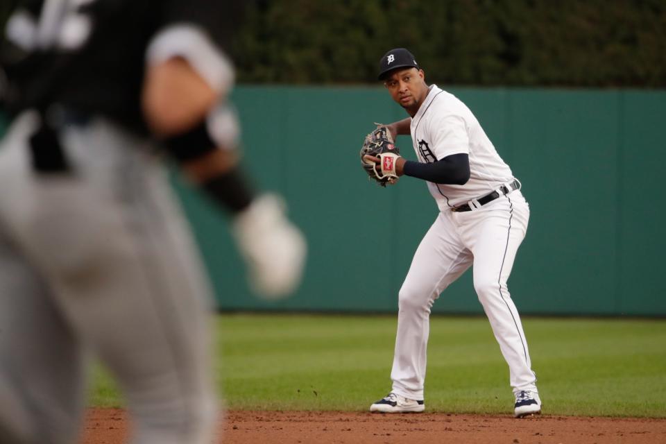 Tigers second baseman Jonathan Schoop throws to first base for a double play Sept. 17, 2022 against the White Sox at Comerica Park in Detroit.