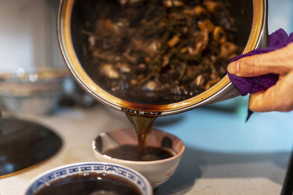 涼茶種類功效一覽！食完熱氣嘢飲涼茶會即生痱滋？亂飲小心加重病情