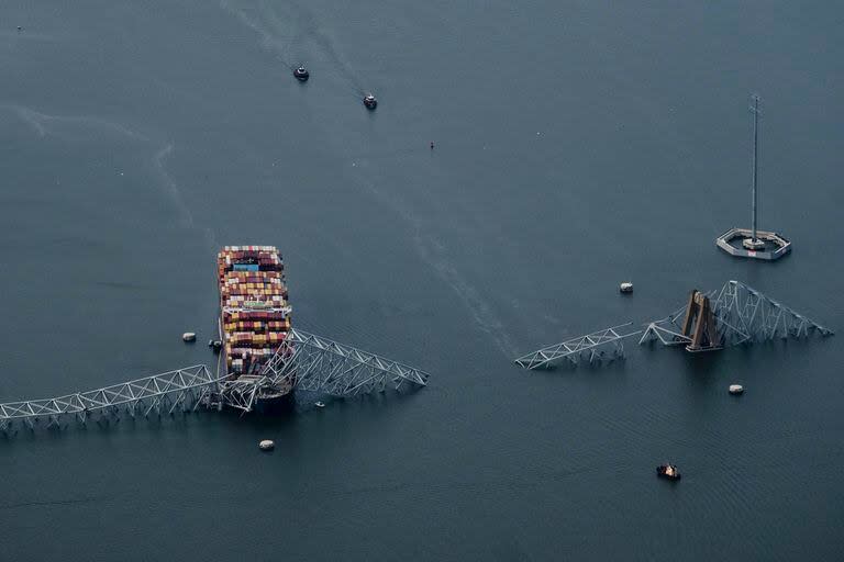 Imagen aérea del choque del barco contra el puente en Baltimore