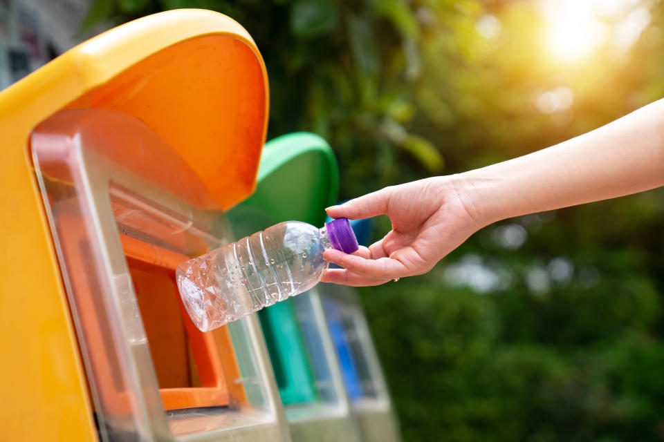 La gran mentira de la industria del plástico reciclado: “Así es como ganan dinero”. Foto: Getty Images