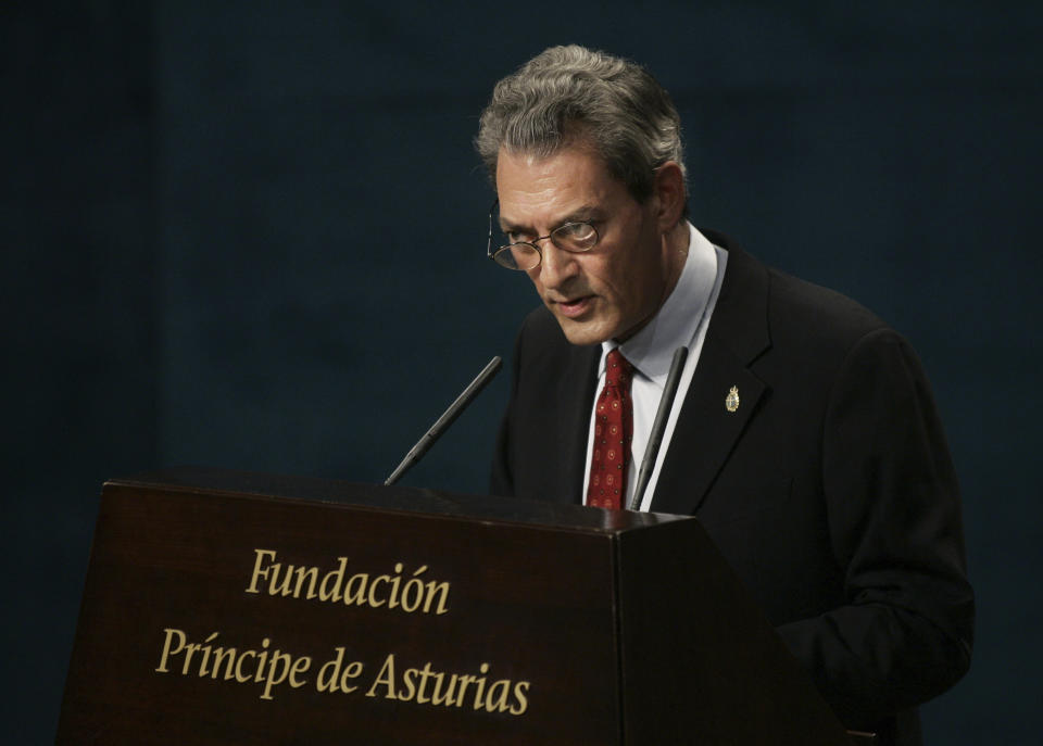 FILE - U.S. author Paul Auster makes a speech before receiving the 2006 Prince of Asturias award for Literature from Prince Felipe of Spain and Asturias at a ceremony in Oviedo, northern Spain, Oct. 20, 2006. Paul Auster, a prolific, prize-winning man of letters and filmmaker known for such inventive narratives and meta-narratives as “The New York Trilogy” and “4 3 2 1,” has died at age 77. (AP Photo/Bernat Armangue, File)