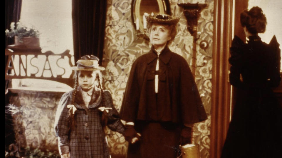 Fairuza Balk and Piper Laurie in Return to Oz