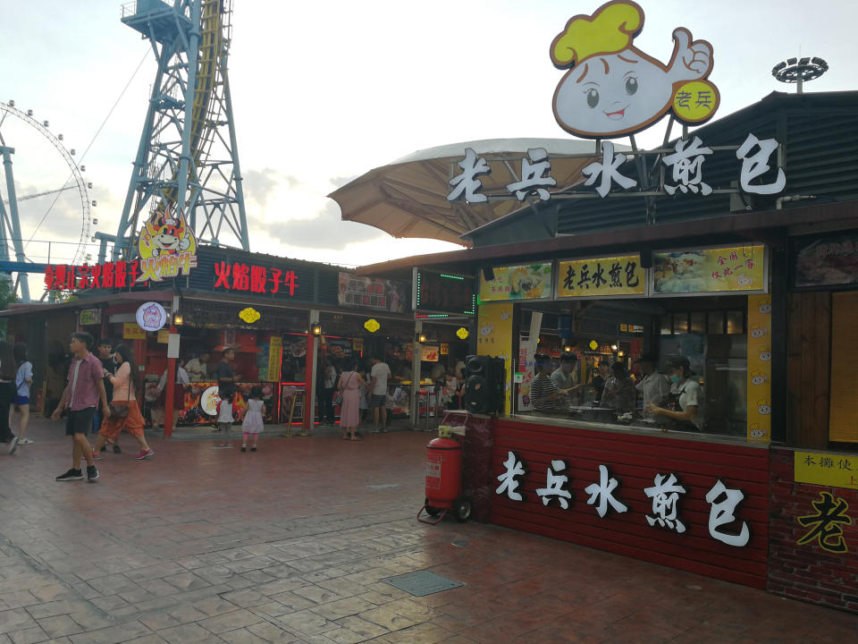 上海錦江士林夜市2016年5月開幕，到去年10月底僅做了半年生意；今年則從3月份開始營業，到目前為止營業額已經成長超過25%。(中央社)