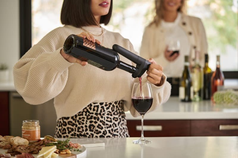 coravin - women pouring wine