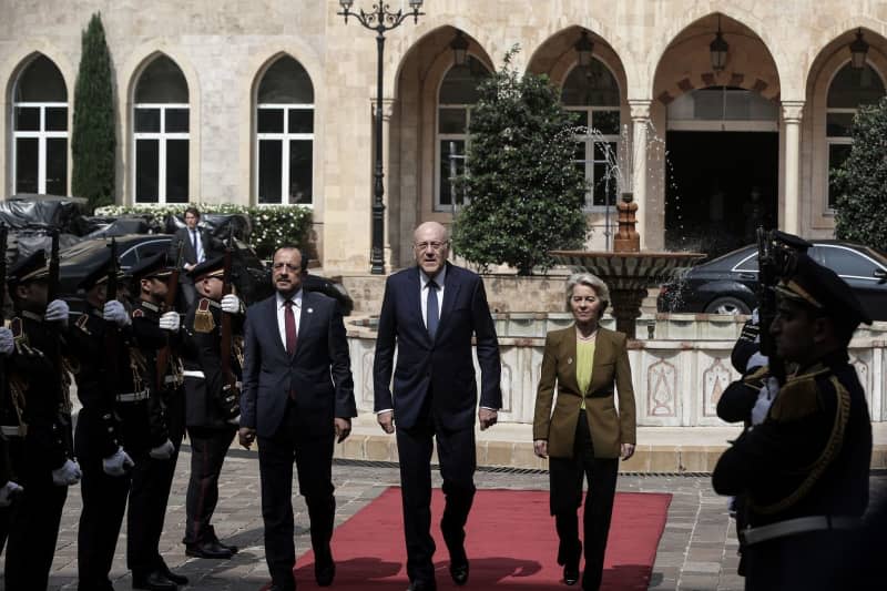Lebanese Prime Minister Najib Mikati (C) welcomes Cypriot President Nikos Christodoulides (L) and European Commission President Ursula von der Leyen at the Government Palace. Marwan Naamani/dpa