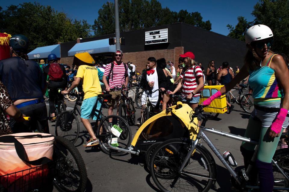 Tour de Fat participants cross Shield Street as they move west on Mountain Avenue in Fort Collins, Colo. on Saturday, Sept. 3, 2022.