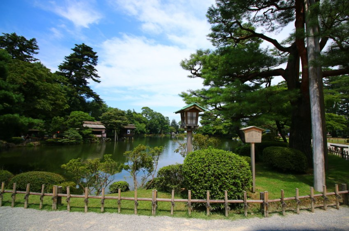 Kenroku-en Garden, Ishikawa, Japan - The country is as it is famous for its alluring gardens, and one of its three most notable gardens is Kenroku-en, that with its serenity and empyreal sights spread across an area of 11 acres, take you to a different heaven. This garden was maintained by generations of feudal lords from the Maeda Family. If you would like to visit it sometime, better go during the season of Cherry Blossom to find it bloom into its full beauty.