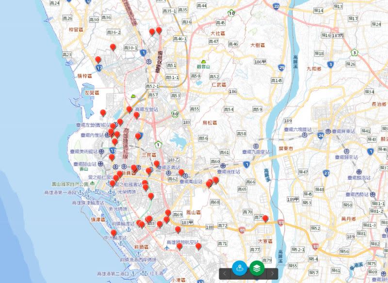 ▲因應水情實施黃燈夜間減壓供水，高市府工務局建置多達66處取水點，供民眾及各公家機關取用，預估每日可供給達4,679噸水量。（圖／高市府提供）