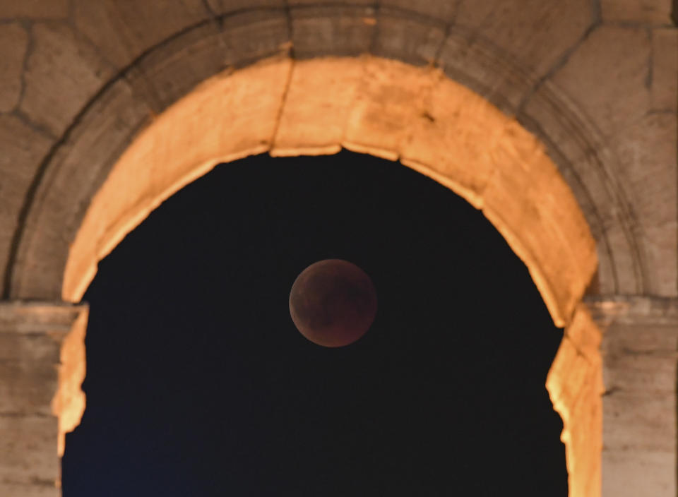 Behind the Colosseum in Rome. (Photo: TIZIANA FABI via Getty Images)