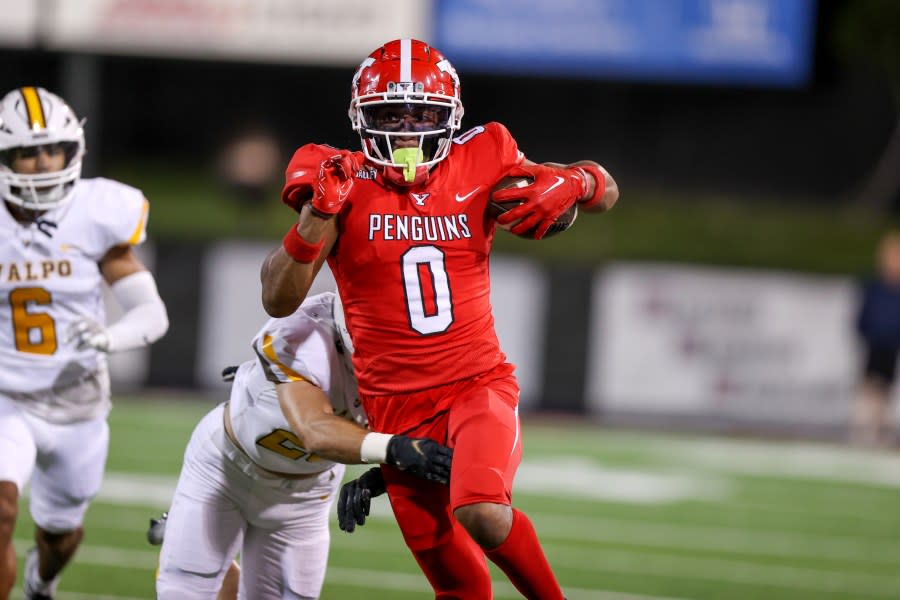 YOUNGSTOWN, OH – AUGUST 31: Youngstown State Penguins wide receiver Bryce Oliver (0) runs after making a catch during the second quarter of the college football game between the Valparaiso Beacons and Youngstown State Penguins on August 31, 2023, at Stambaugh Stadium in Youngstown, OH. (Photo by Frank Jansky/Icon Sportswire via Getty Images)