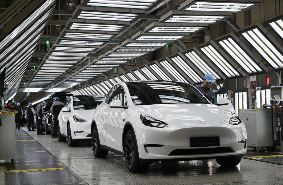 Foto de Front view exterior of the car Tesla Model Y do Stock