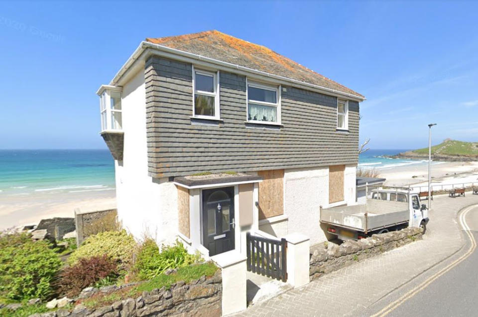 Google street view of the Sunset House prior to renovation. (SWNS)