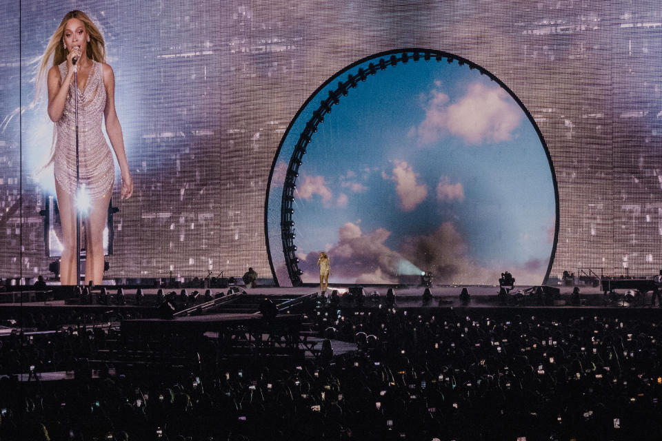 Beyoncé en el escenario durante la presentación en Toronto, Canadá, de su gira “Renaissance”, el 8 de julio de 2023. (The New York Times)