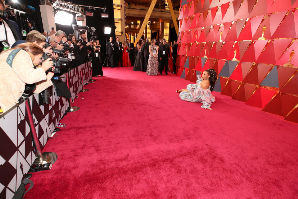 <p>Posing mal anders auf dem roten Teppich der Oscars. (Bild: Getty Images) </p>